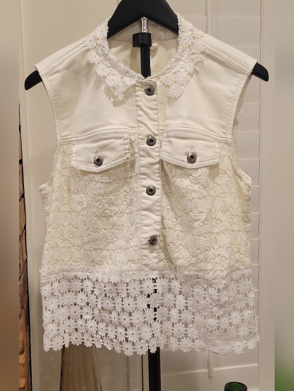 Free People Cream Lace-Textured Sleeveless Vest